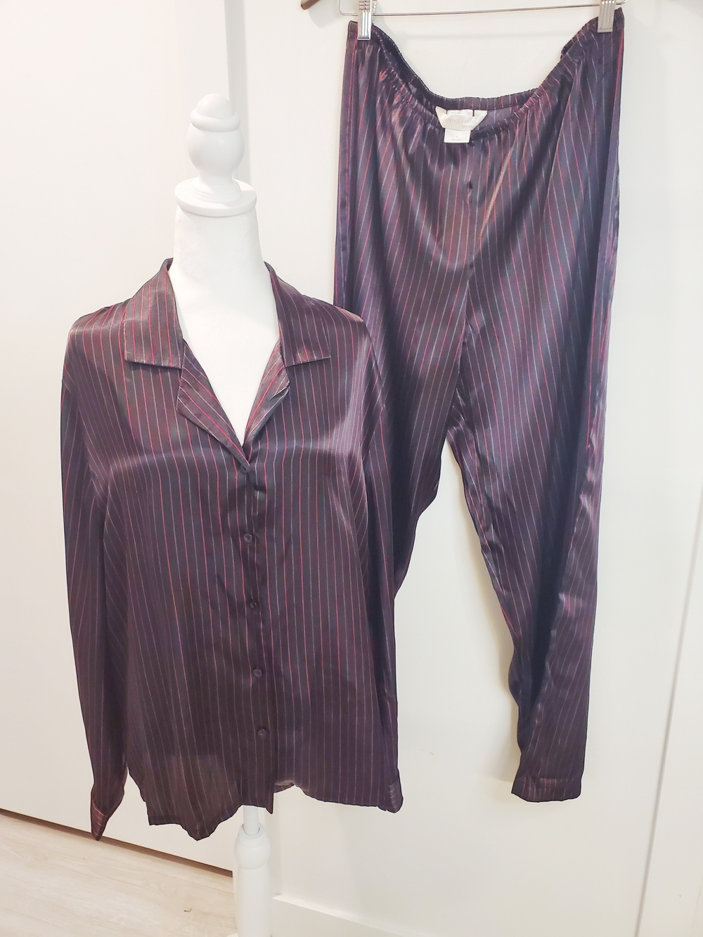Gilligan & O'Malley Satin Striped Pajama Set - Long Sleeve & Pants Black/Red - Picture 2 of 5